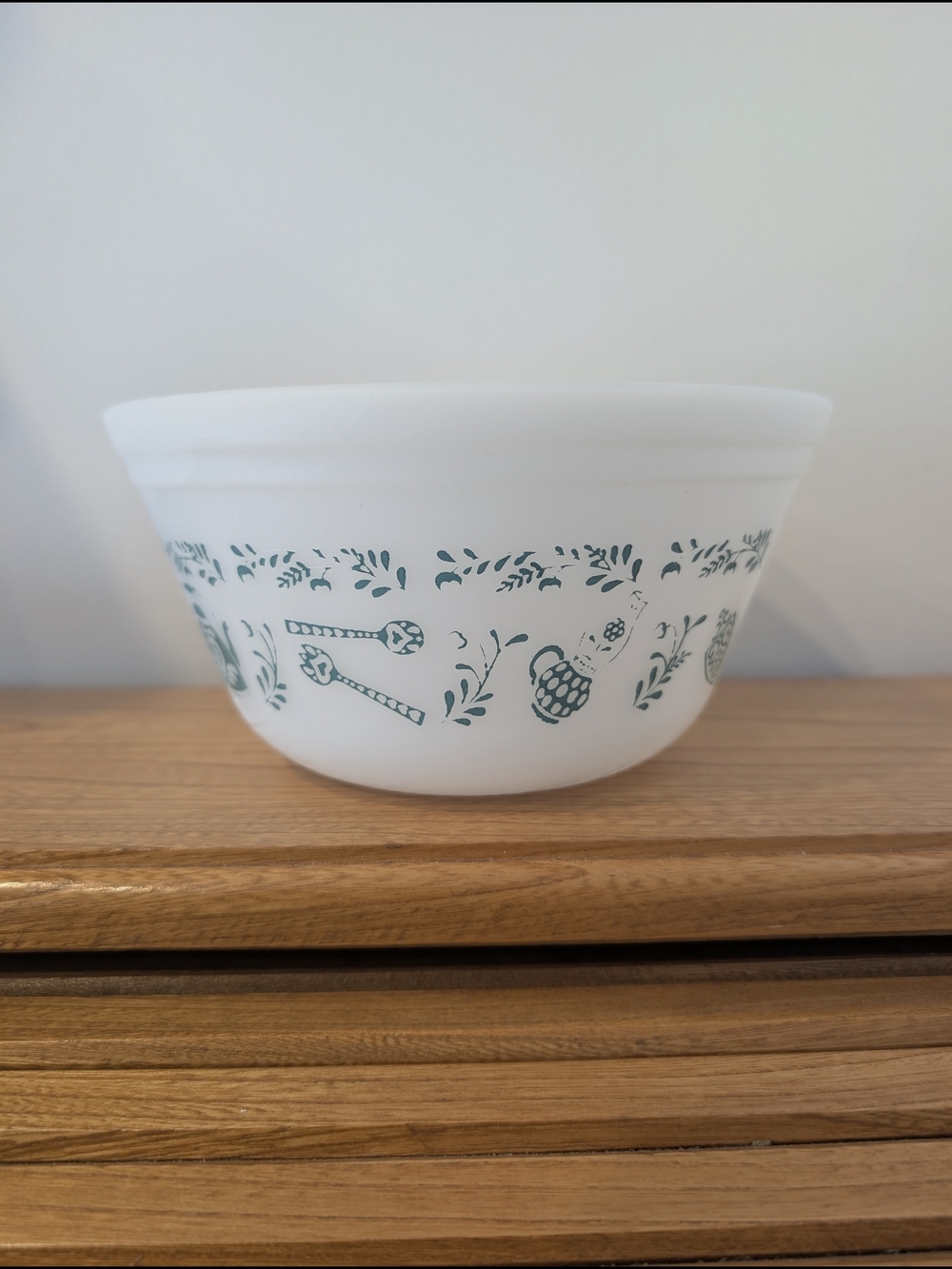Vintage Fire‑King Mixing Bowl – Turquoise Kitchen Gadgets Pattern (USA)